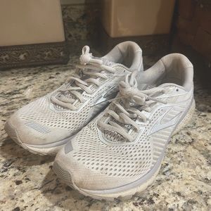 Brooks Ghost Tennis shoes